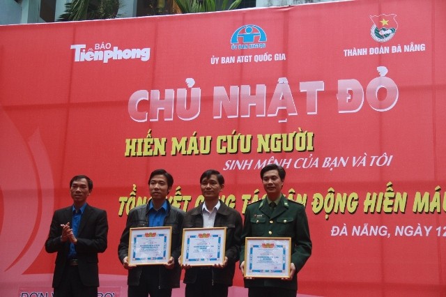 Đà Nẵng: Đội mưa đi hiến máu - ảnh 2